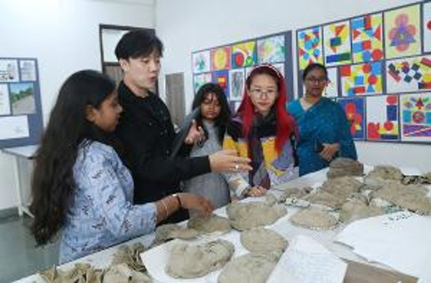 World University of Design Hosts the Vietnam-India International Exhibition and Workshop 2023-24  Image