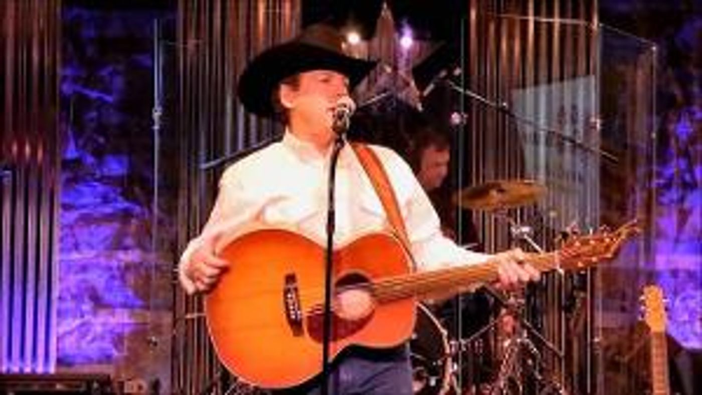 Acclaimed George Strait Tribute Performer Derek Spence Takes The Irving Arts Center Stage In March  Image
