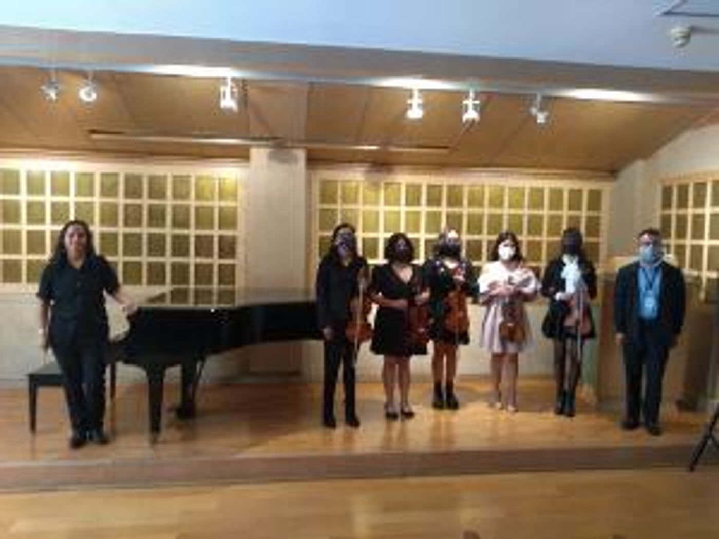 Estudiantes De La Maestra Elwira Krengiel Demostraron Técnica Y Habilidades En Recital De Violín  Image