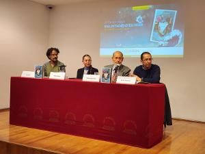 Con Al Fondo Sigue Palpitando El Mar, Hernán Lavín Busca Romper Con La Solemnidad De La Poesía  Image
