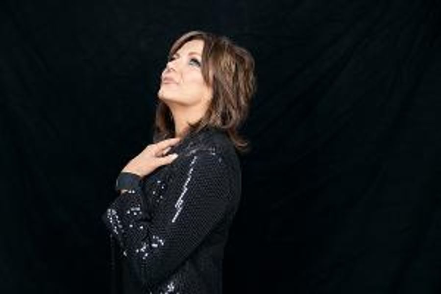 Martina McBride THE JOY CHRISTMAS TOUR Comes To The Martin Marietta Center For The Performing Arts This November! Image
