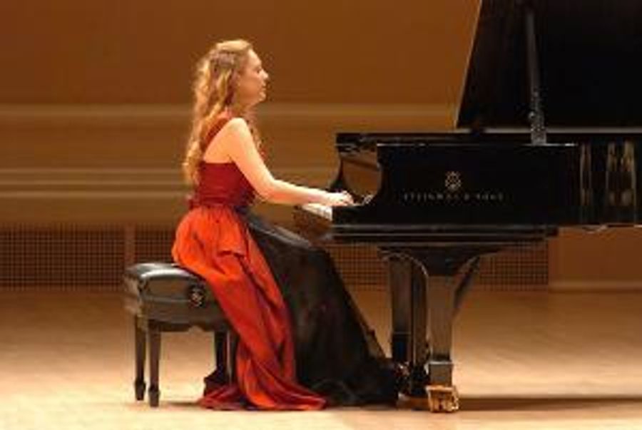 Russian Pianist Katya Grineva Returns To Carnegie For Classical Holiday Concert  Image