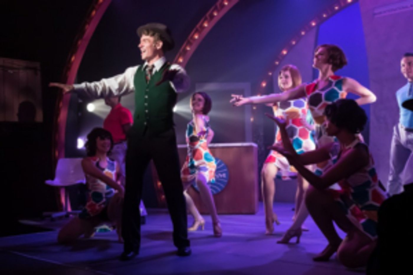 New London Barn Playhouse Announces CATCH ME IF YOU CAN  Image