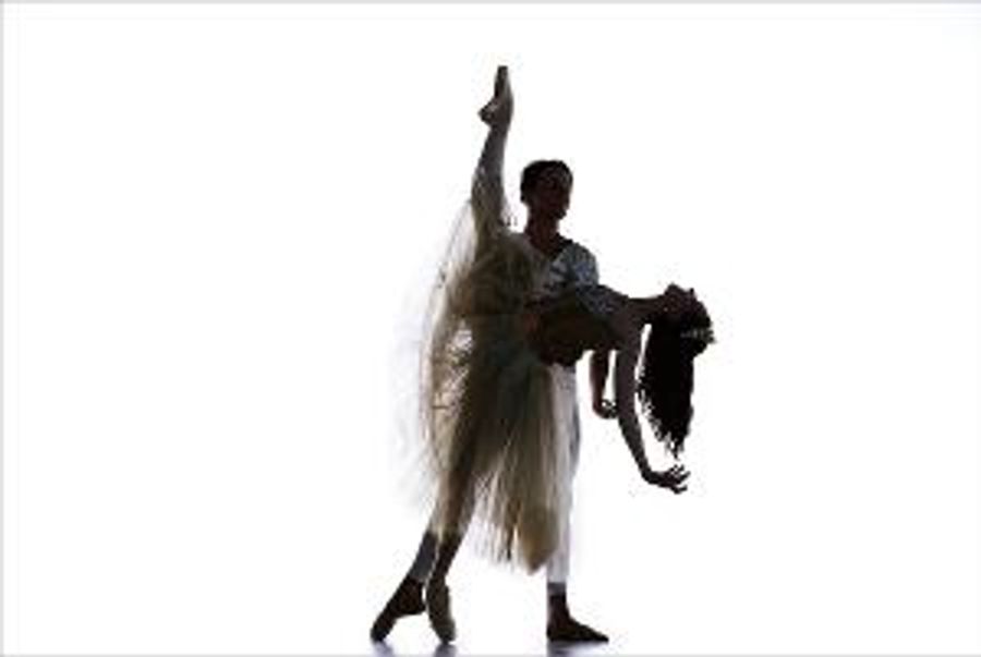 Ballet 5:8 to Celebrate National Hispanic Heritage Month With Two Fall Performances In Chicago & More Image