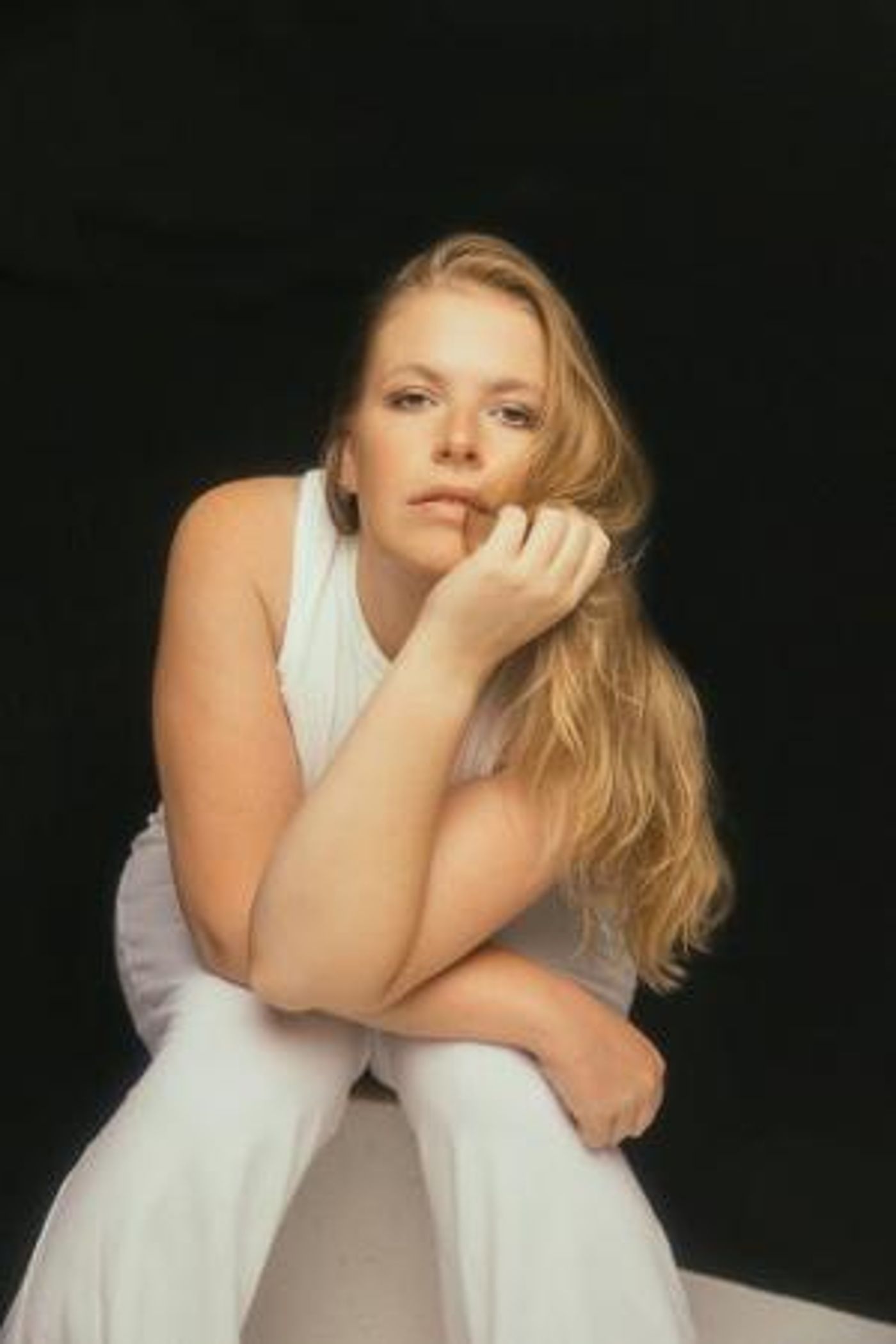 Charlotte Morris Offers Message Of Heartbreak & Healing With New Video, “Love Ain't Real”  Image