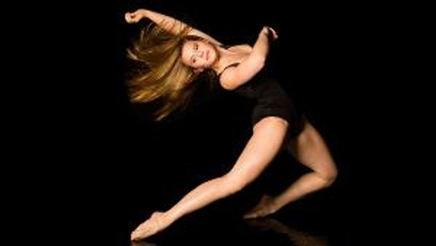 Chicago Dancer Trades Snowmen for Sandcastles this Holiday Season  Image