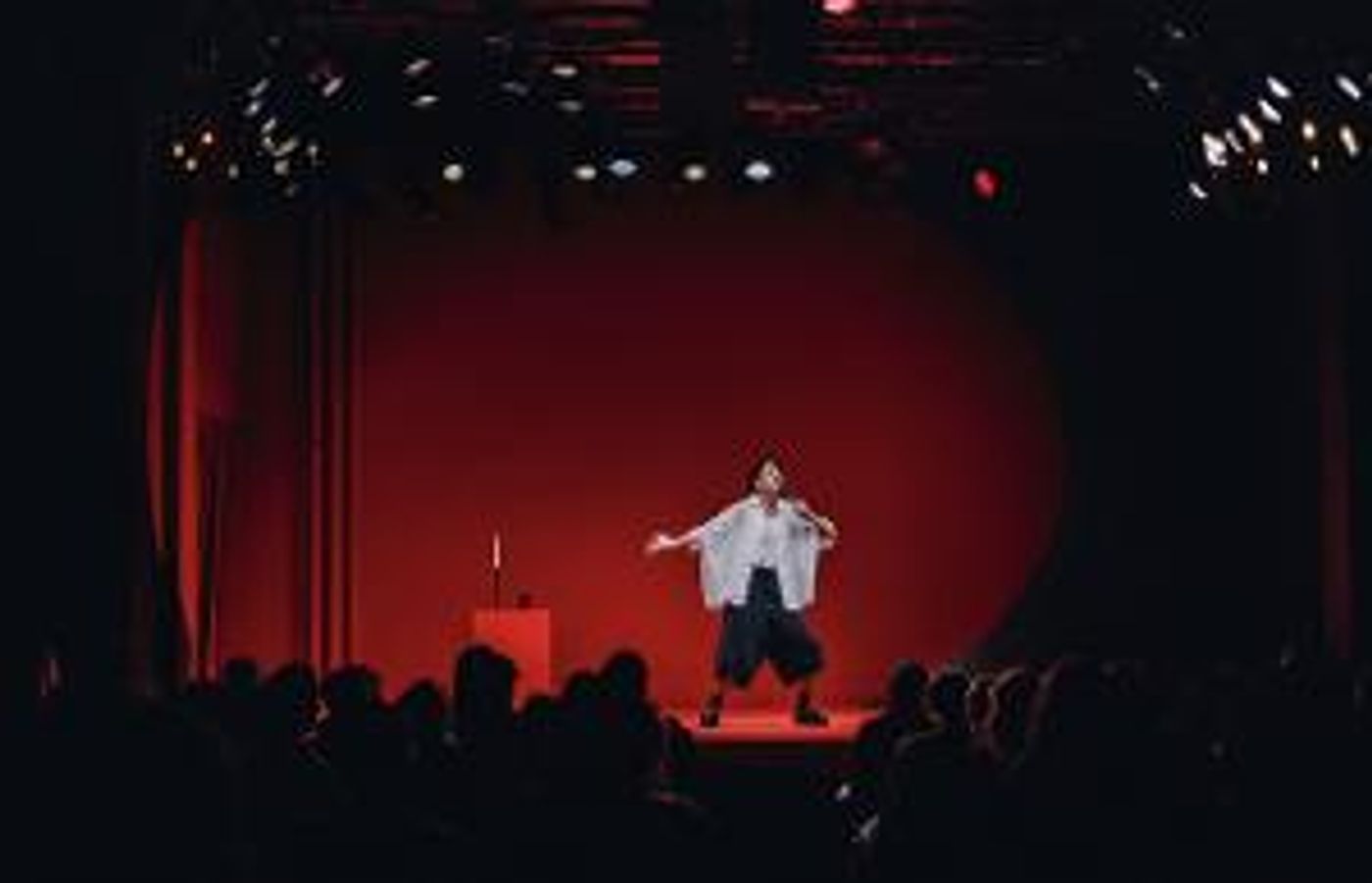 Jes Tom’s One-Person Show LESS LONELY to Open Off-Broadway this weekend at Greenwich House Theater  Image