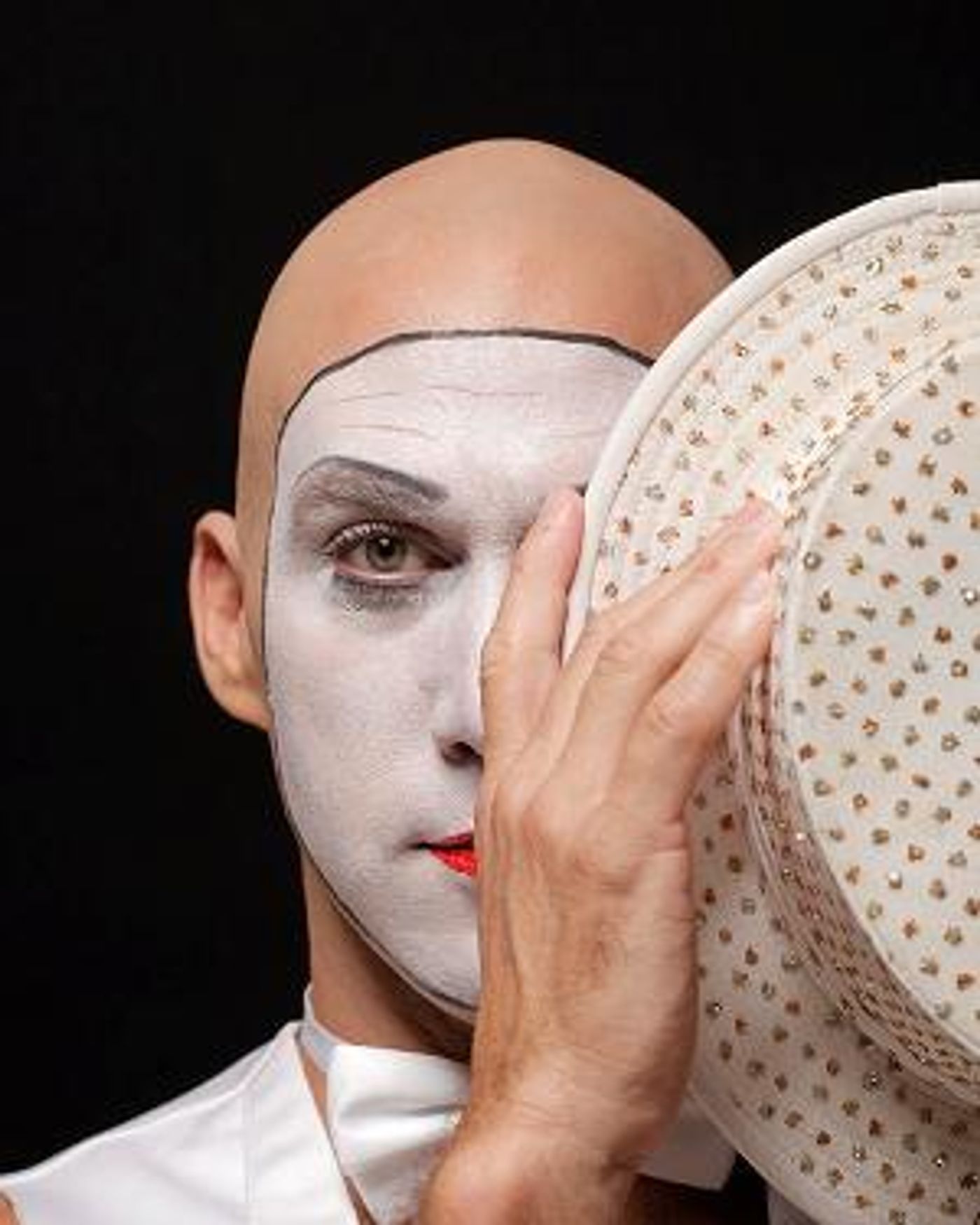 Successful Israeli One-Man Show MY LIFE - THE MUSICAL By Amit Gour Debuts In United Solo Festival  Image