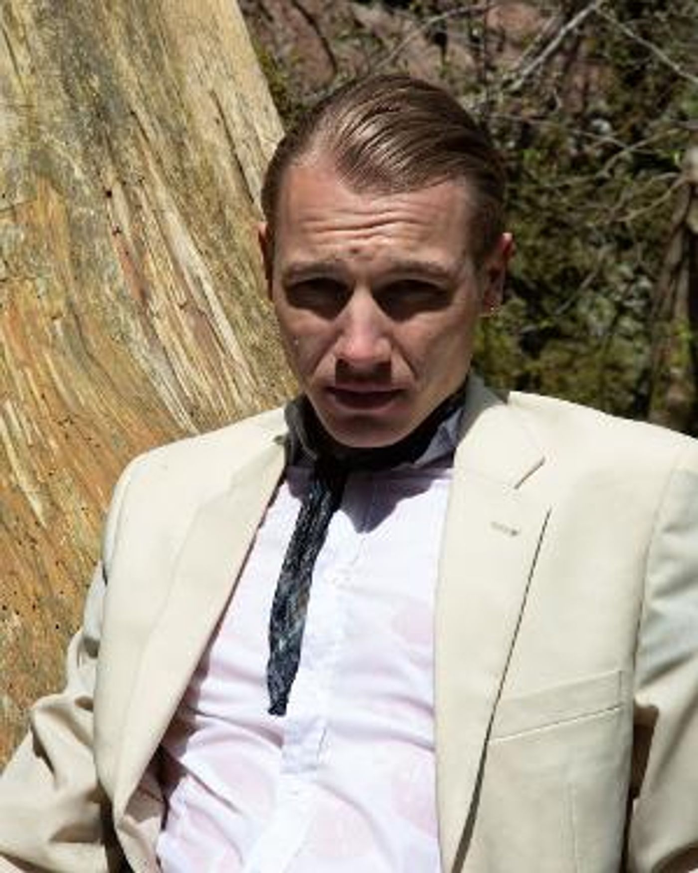 Synth Pop Prince Luis Ake Reveals Double Single Release 'Umweg/Krafter'  Image