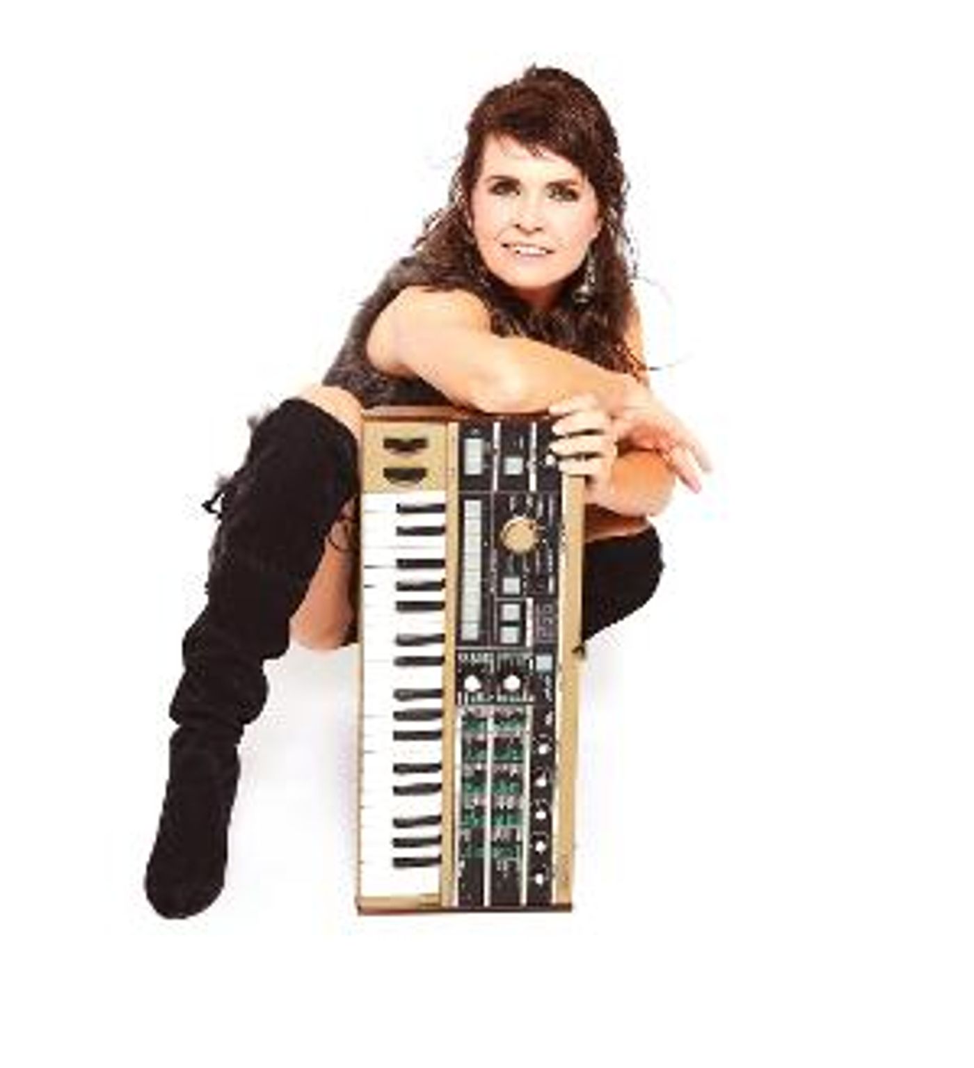 Noaccordion & Aima The Dreamer Release New Single 'Smile Revolution'  Image