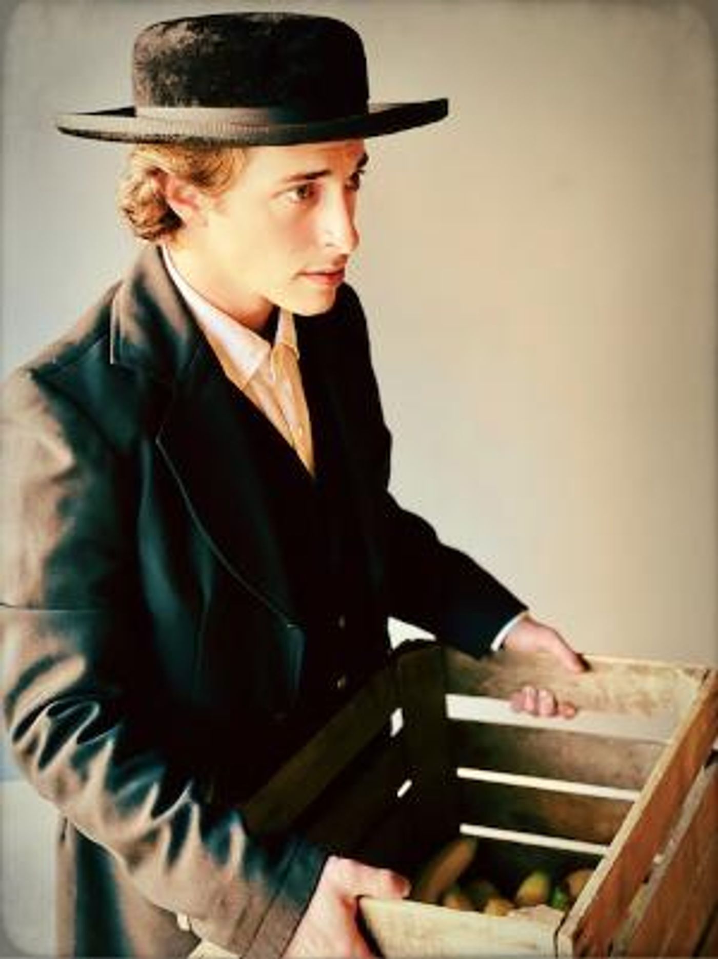 American Monarch Theatre Company Opens Its Heart For THE IMMIGRANT  Image