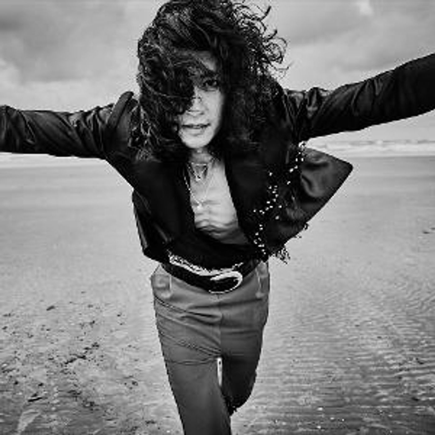 Dream-Pop Artist Ilja Alexander  Unveils Video For 'Someday'  Image