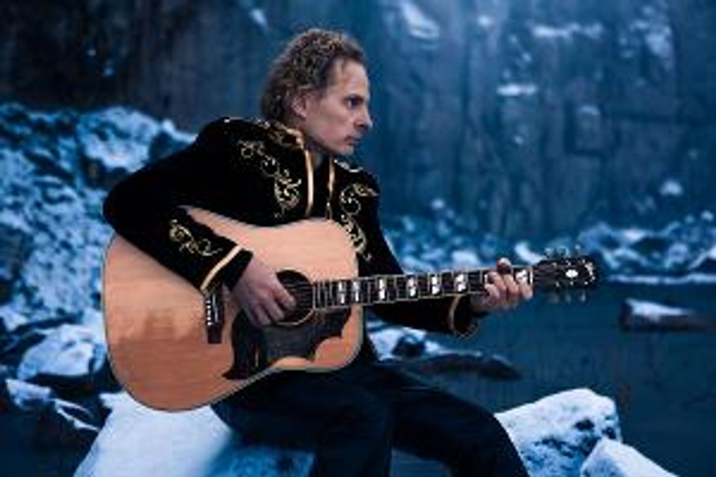 WATCH: MAURI DARK Releases Music Video For 'Thin Line Of Understanding'  Image