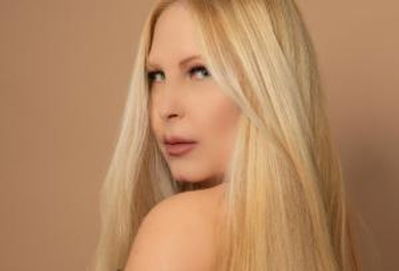 Karine Hannah Surprises Fans With Two Versions Of Bonnie Tyler's 'Holding Out For A Hero'  Image