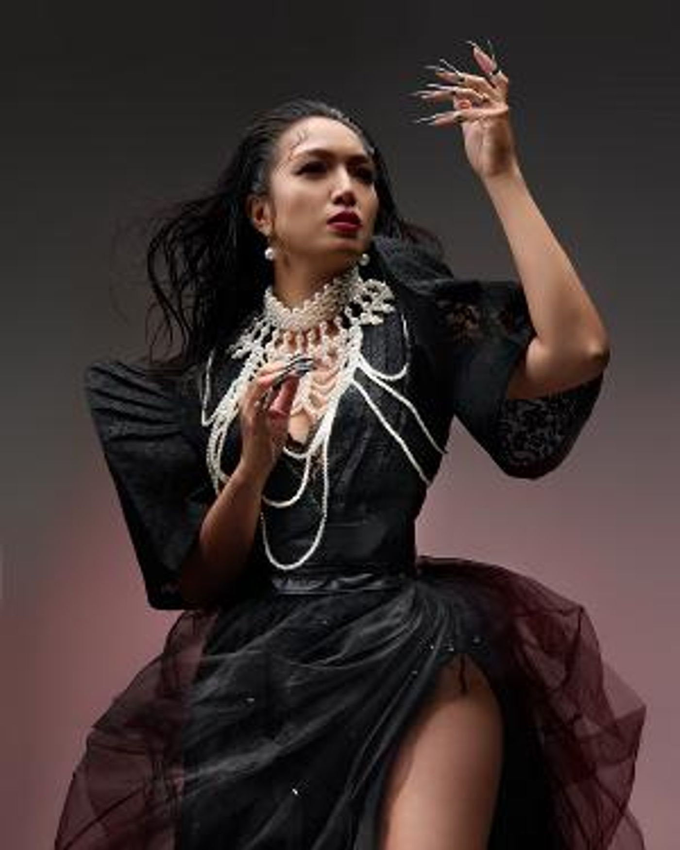 Haven Everly Releases Debut Single 'Raised By Wolves'  Image