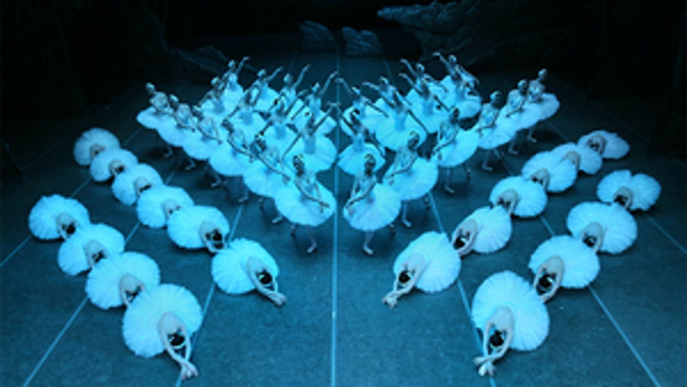 Shanghai Ballet And China Arts And Entertainment Group Ltd Present GRAND SWAN LAKE  Image
