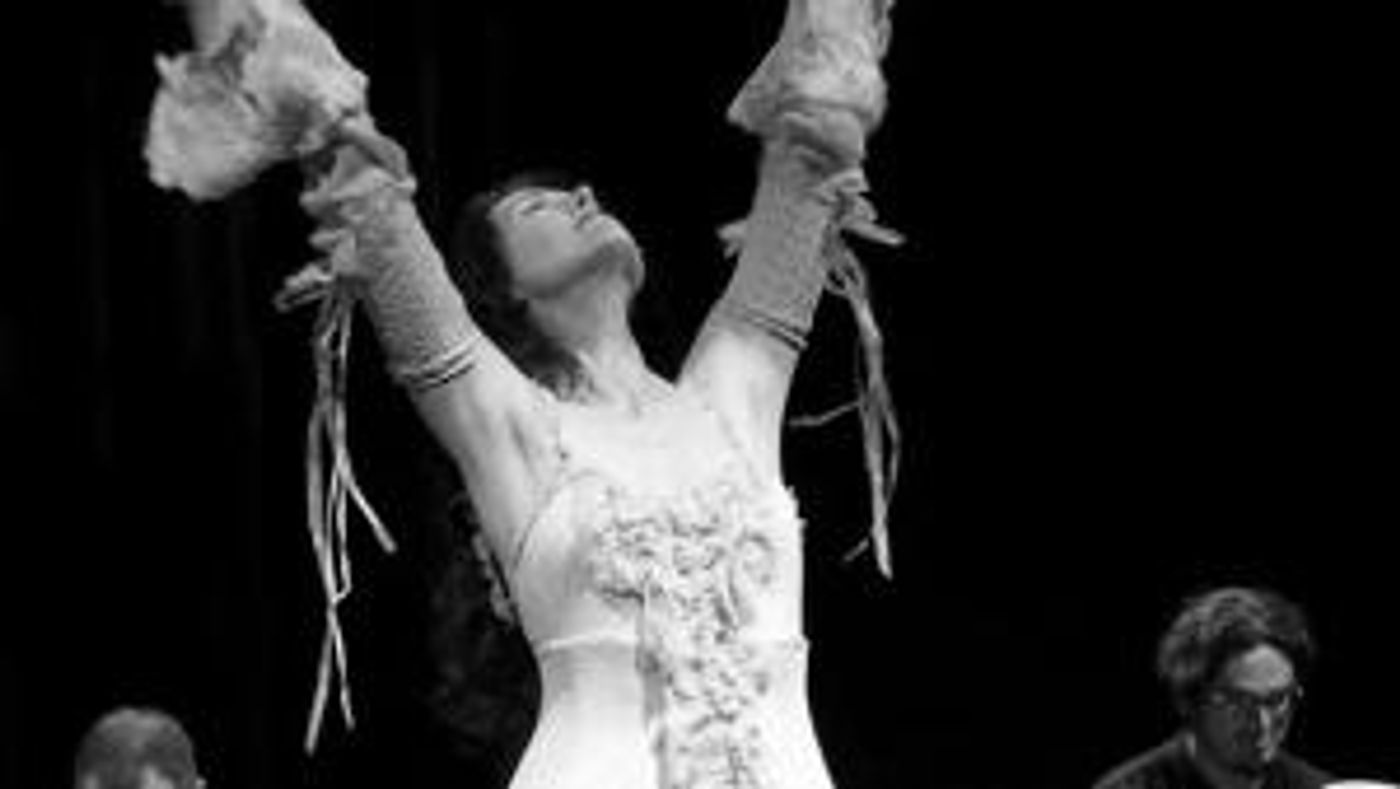 Irish Singer Caitríona O'leary Offers Live Stream Weekly Series  Image