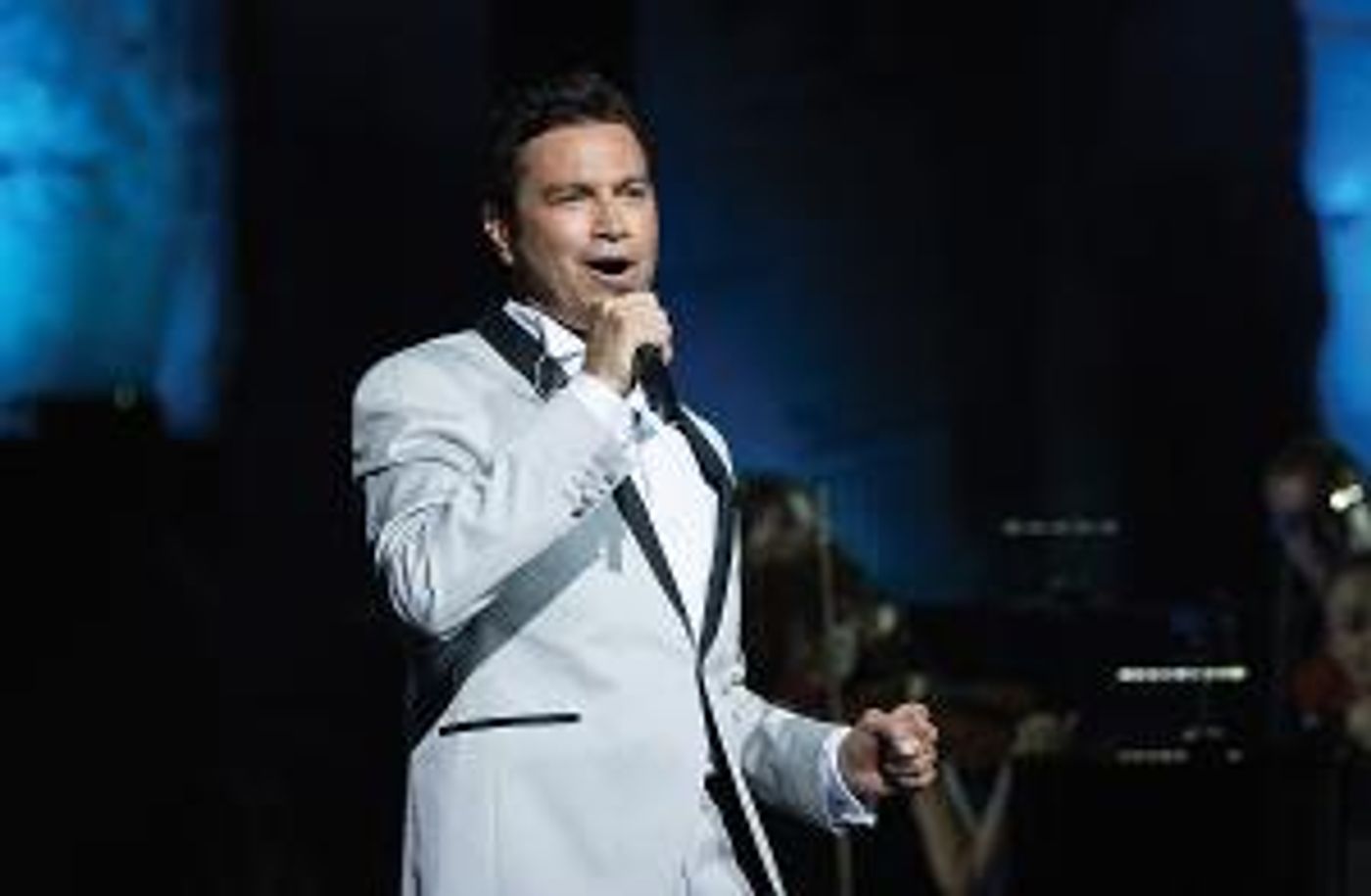 Mario Frangoulis Will Stream 'Blue Skies' An American Songbook Concert  Image
