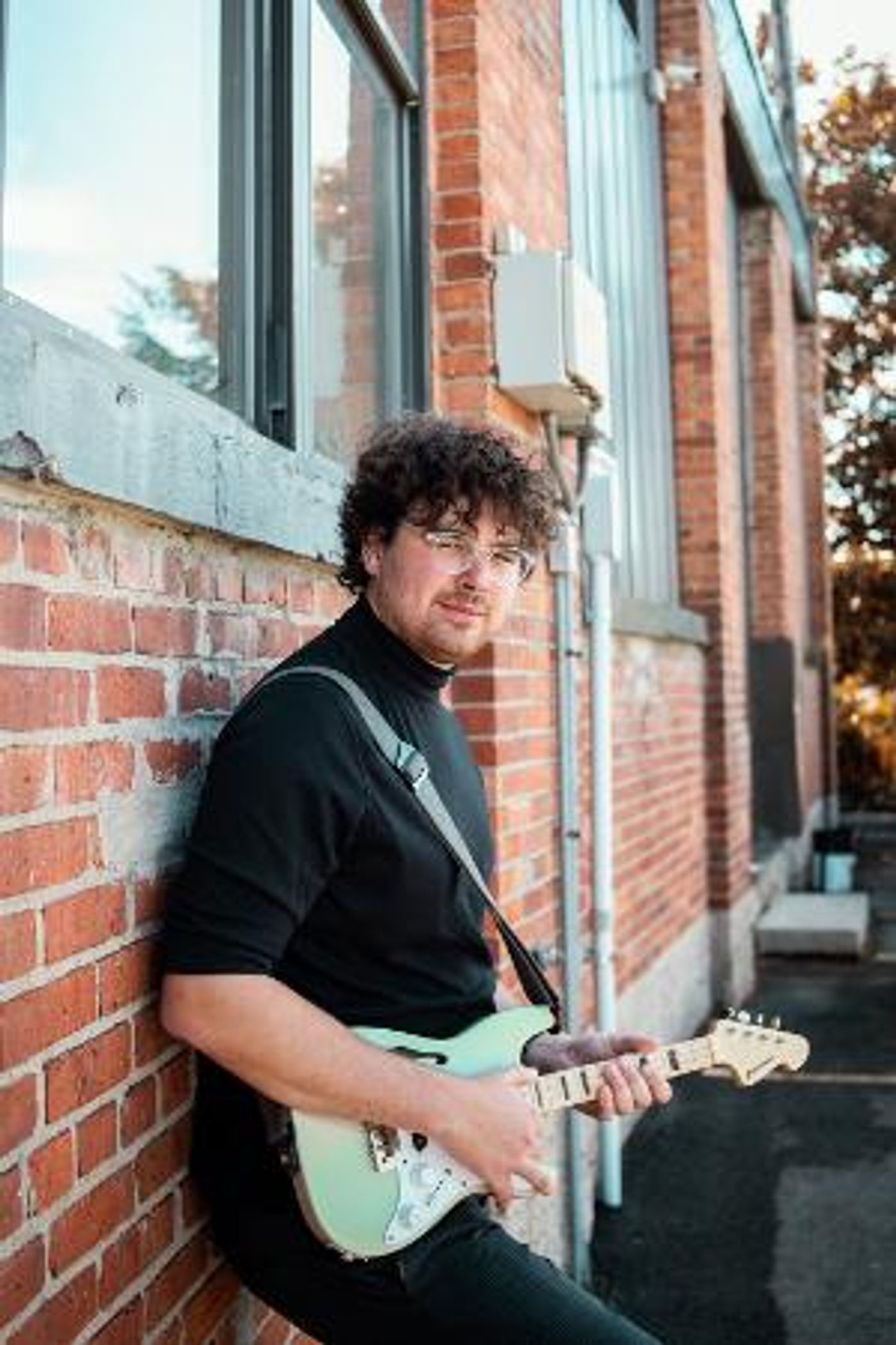 Classically-Trained Alternative Pop Artist Sam Nitsch Releases 'Follow Me'  Image