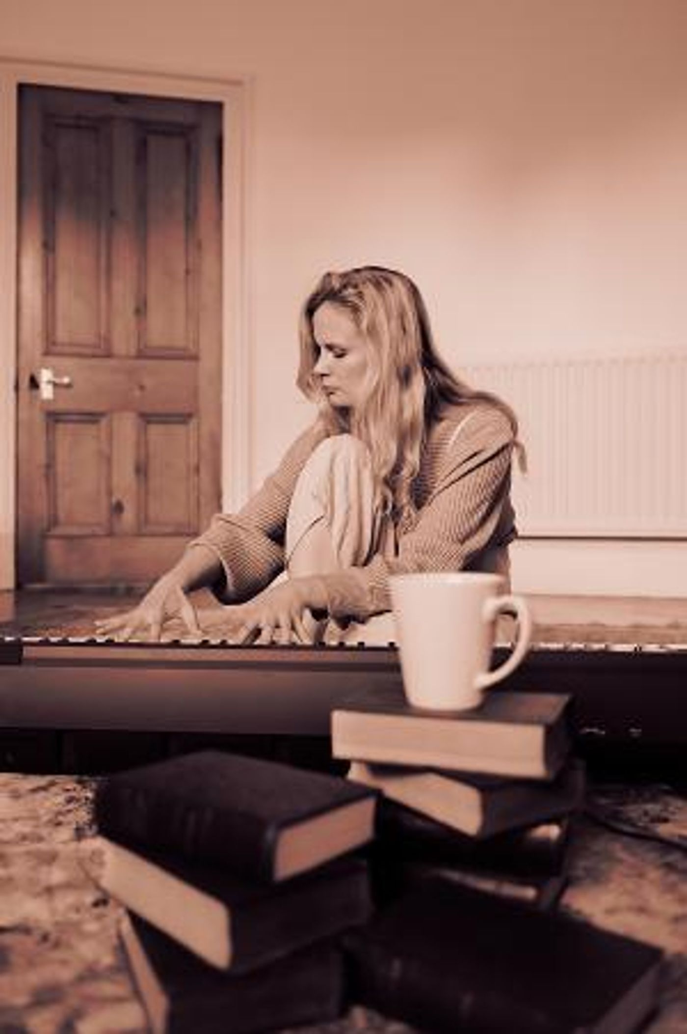 Singer/Songwriter Eve Simpson to Release Coming-of-Age Ballad 'The Strangest Company'  Image