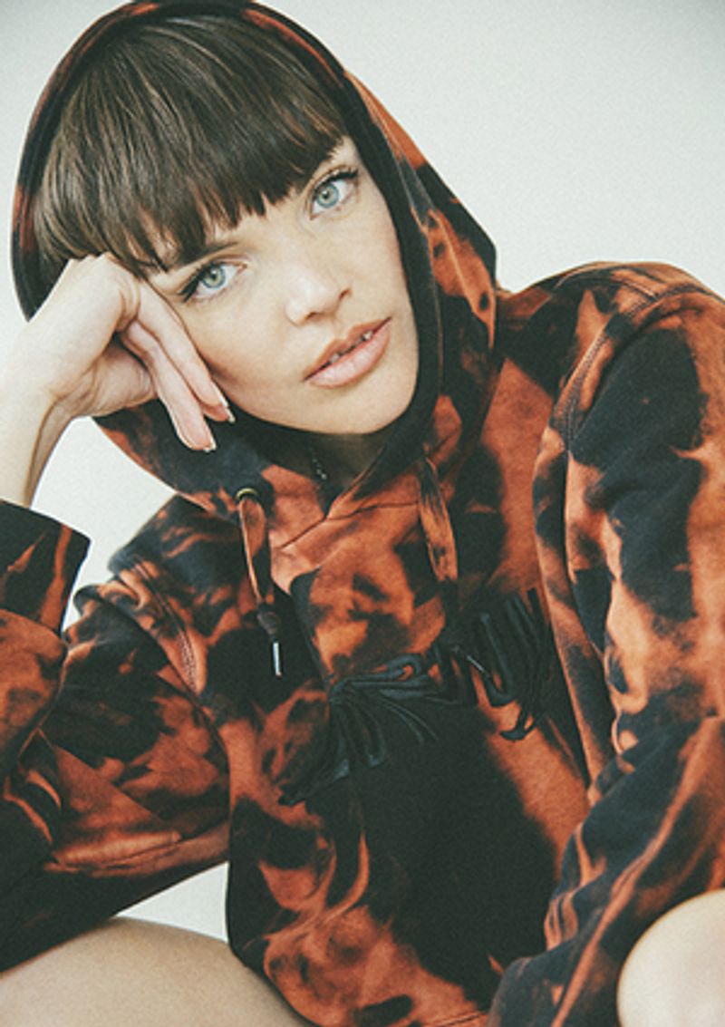 Swedish Artist Nea Debuts With Single 'Some Say' Image