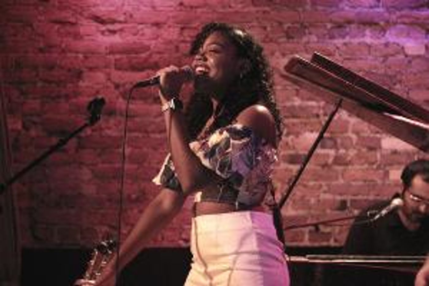 Yaniza Releases New Song 'Paris'  Image