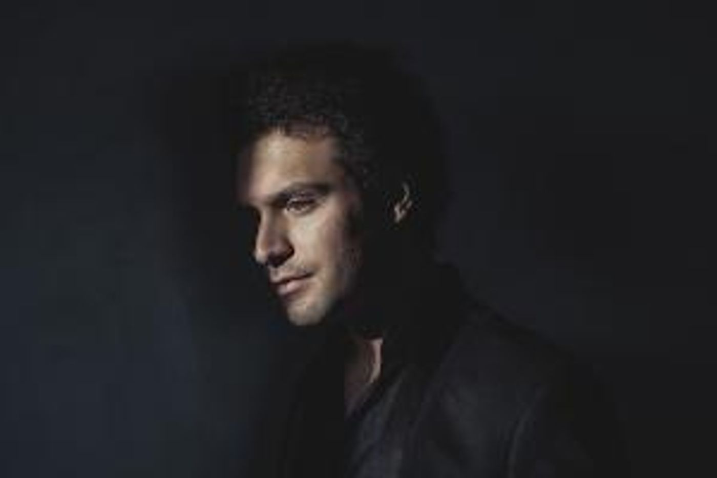 Jamie Alimorad Continues Mental Health Awareness With 'Brighter Days' ​Live Acoustic Video  Image