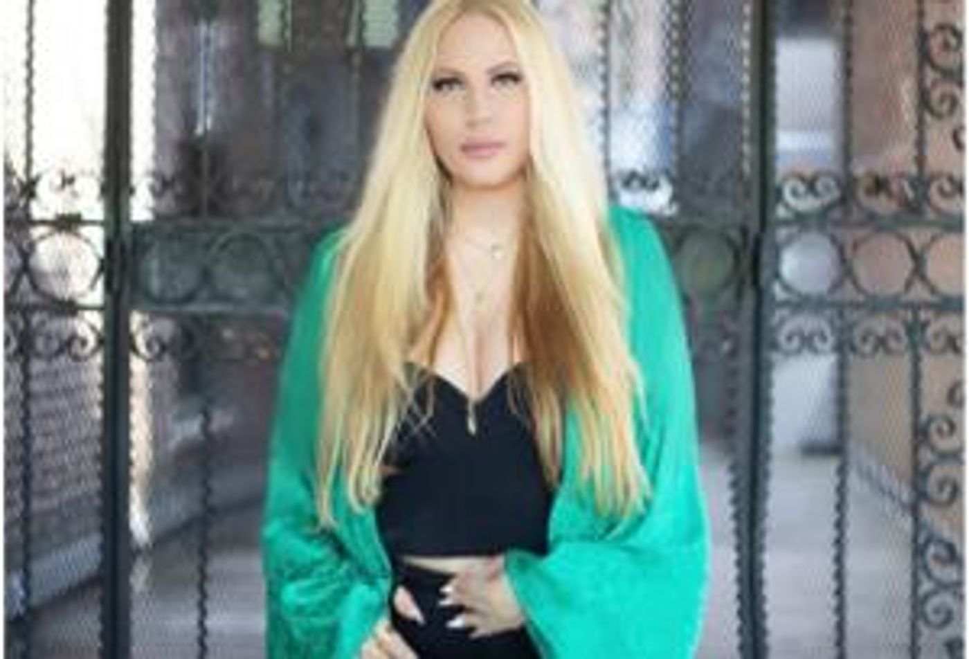 Karine Hannah's 80's LP Revives And Revamps Your Favorite Hits  Image