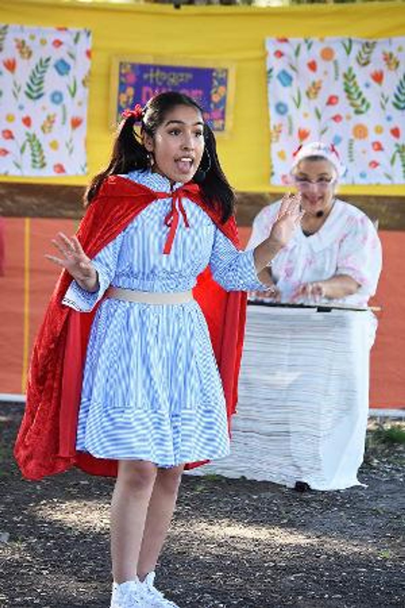 LITTLE RED RIDING HOOD Will Be Performed in Spanish at Theatre West This Month  Image