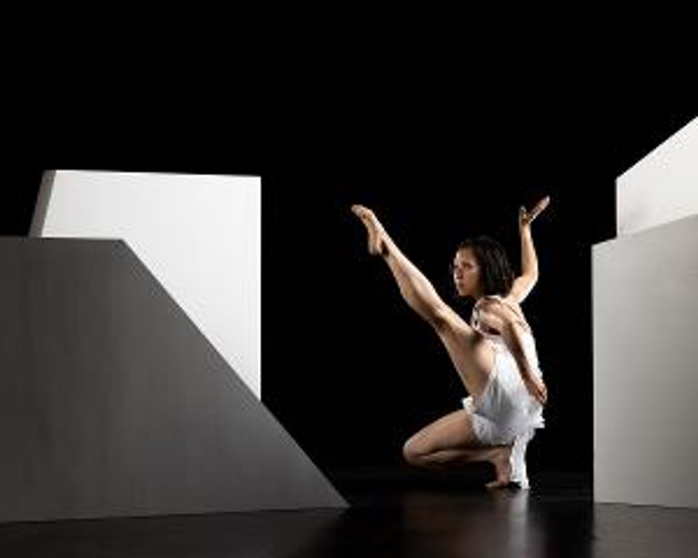 Urbanity Dance to Present GO STOP LISTEN. STILL WAIT GO. in September  Image