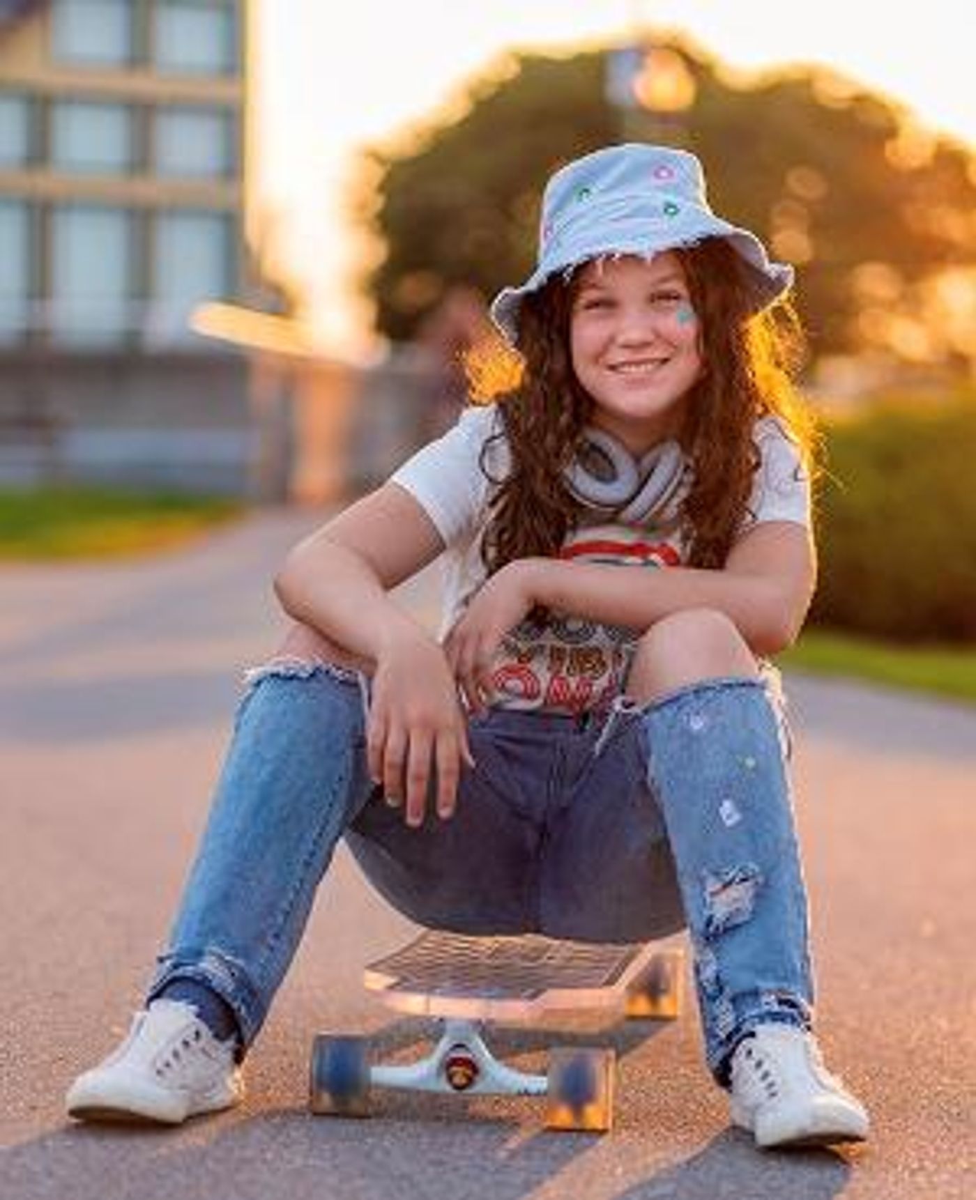 14-Year-Old Pop Artist Anna Goldsmith Inspires Audiences To “Shine” with New Single  Image