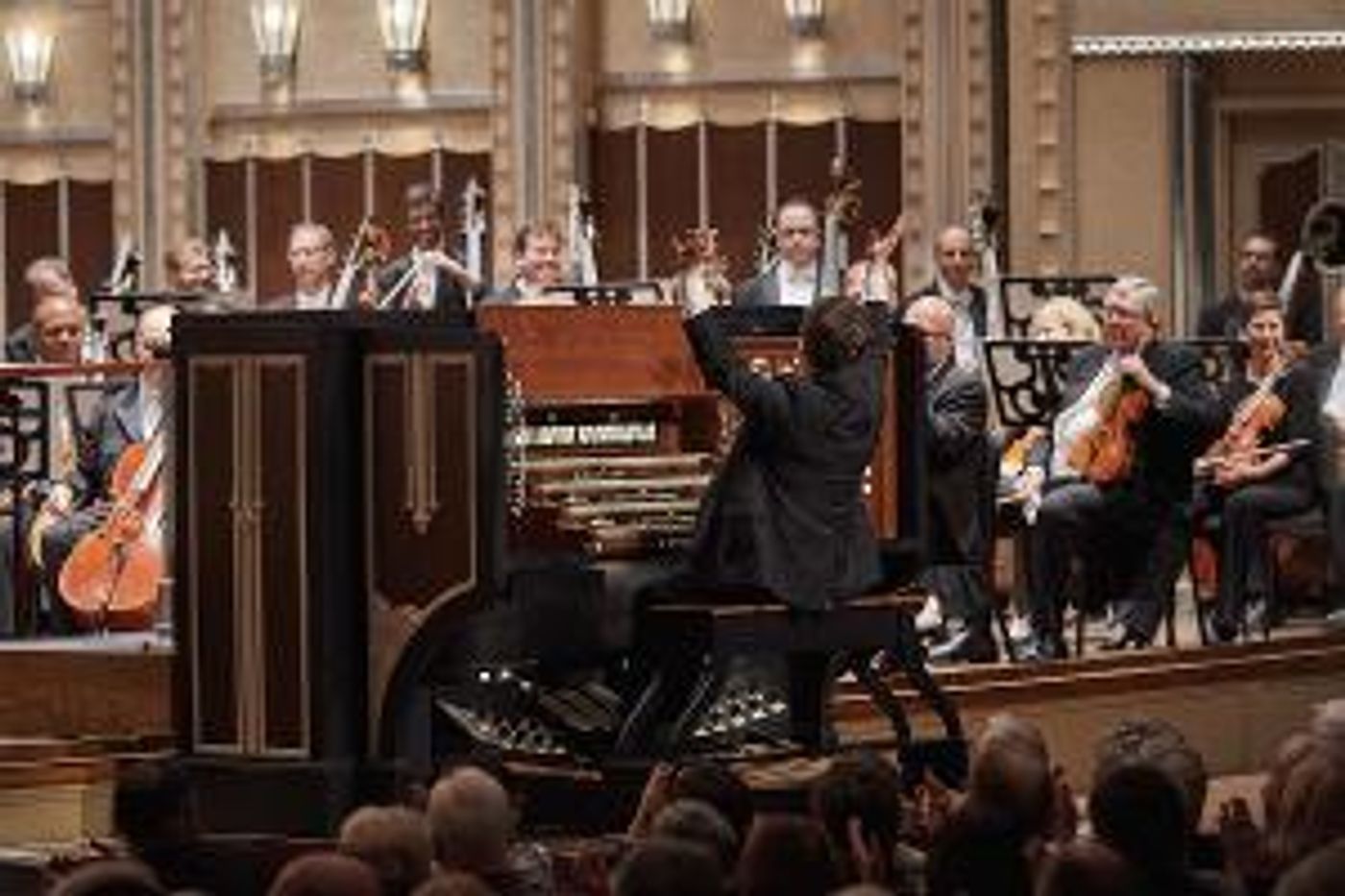 Organist Paul Jacobs Performs as Featured Soloist In Barber's Toccata Festiva And Poulenc's Organ Concerto  Image