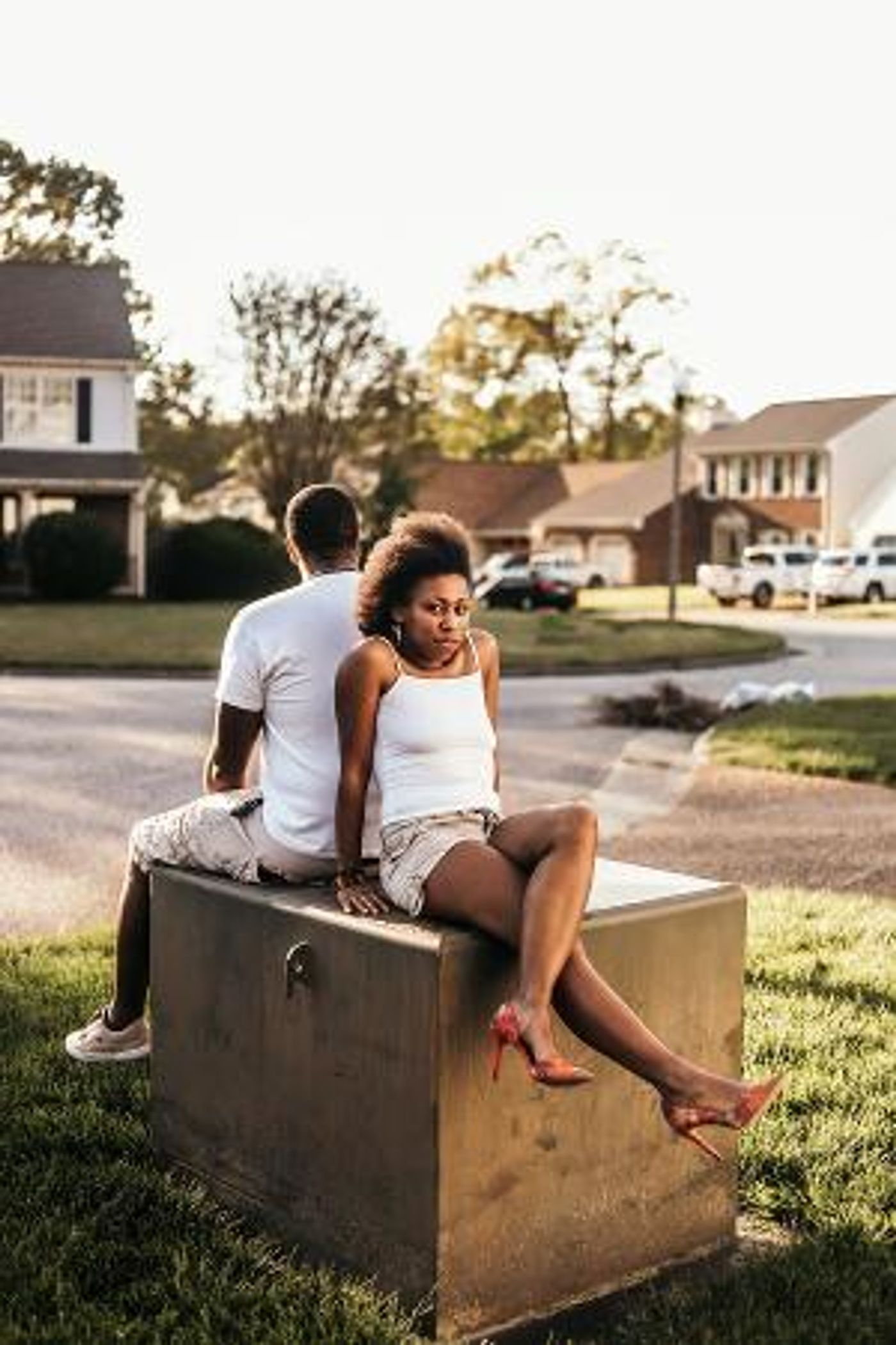 Akeylah Simone Celebrates the Season in Latest Video 'Summer Breeze'  Image