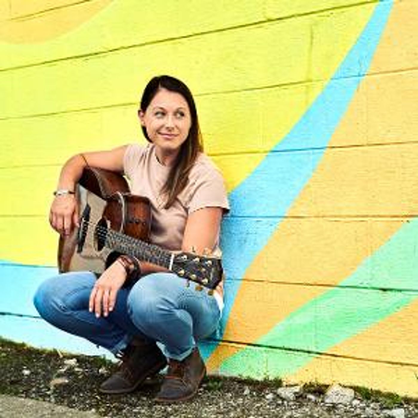 Beth Snapp's Inspiring New Single “Higher Love” Finds Hope On The Horizon  Image