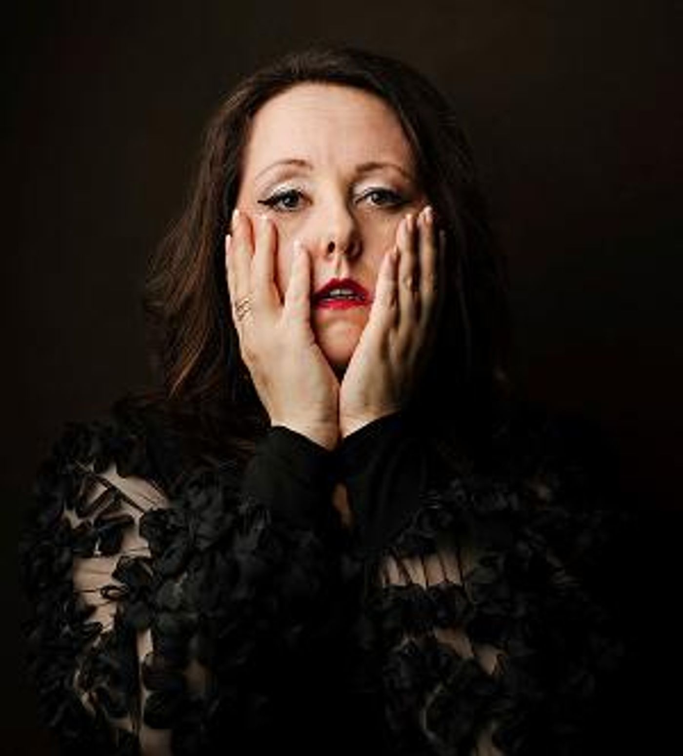 Amanda Kind Soars Above Waves Of Grief With New Ebb-and-Flow “Easier” Single  Image