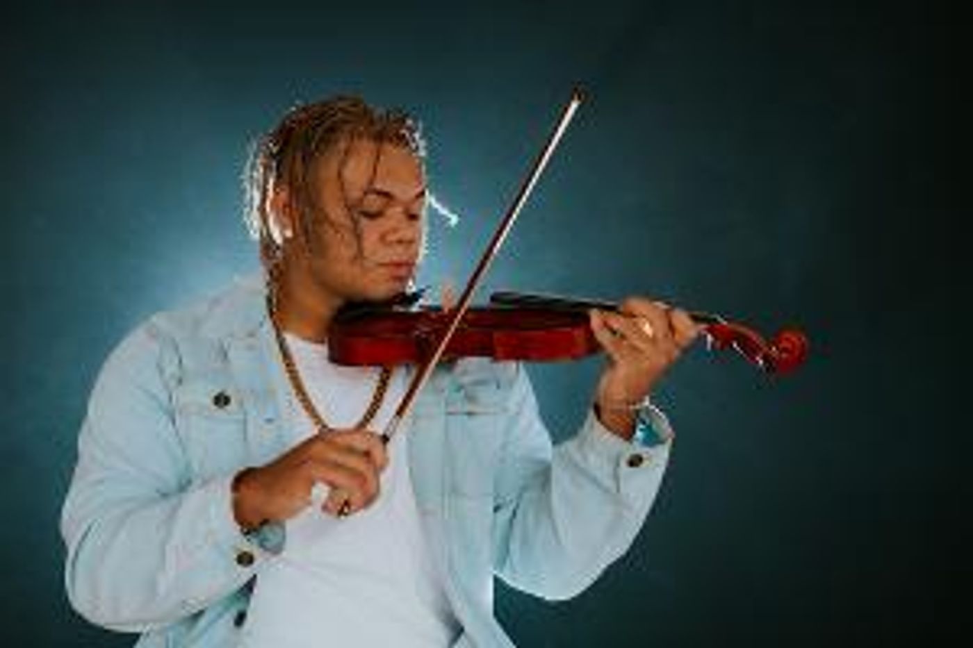 Ike Rhein Releases Music Video For 'Violin'  Image