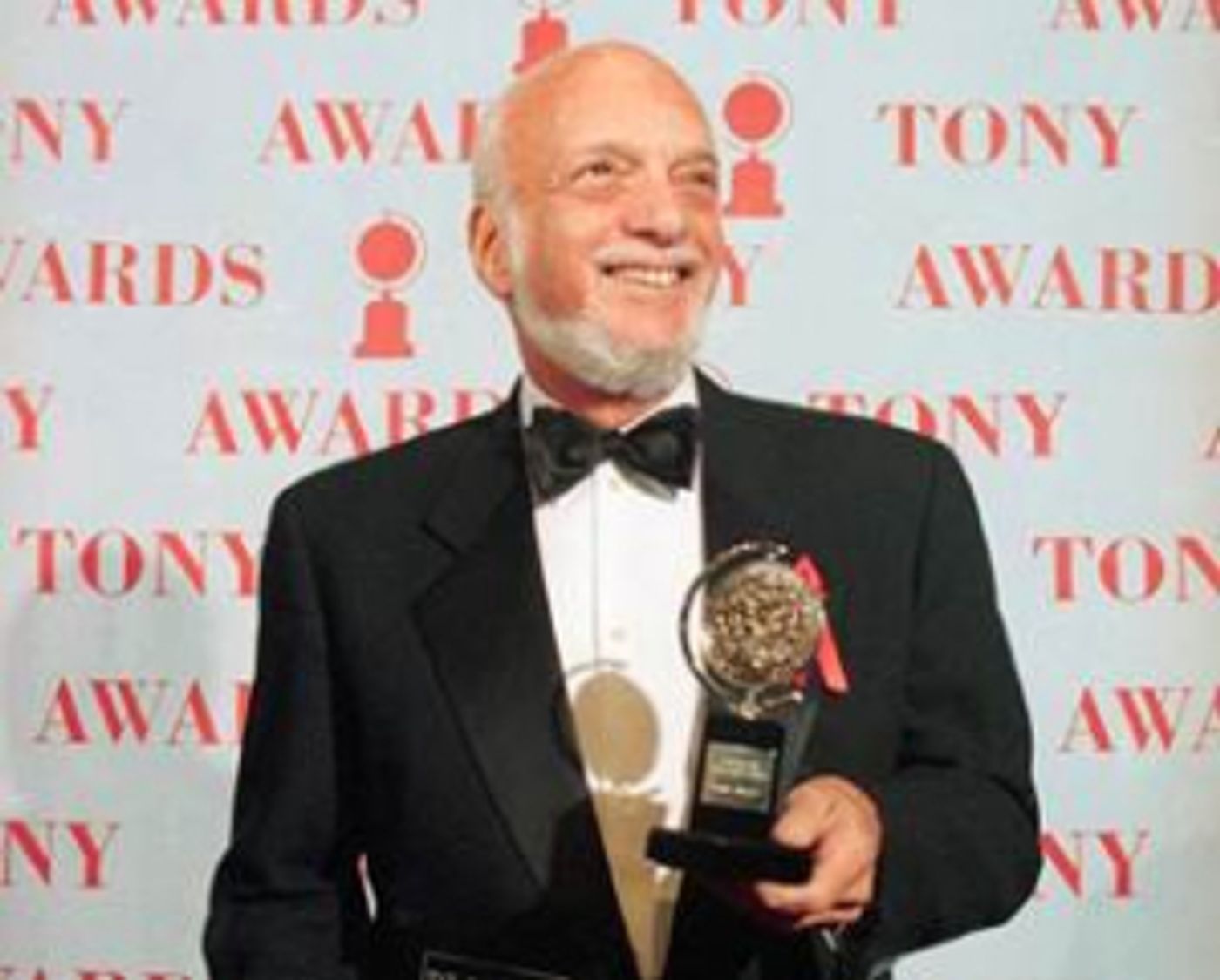 BROADWAY IN CHICAGO Theatres To Dim Lights In Memory Of Hal Prince  Image