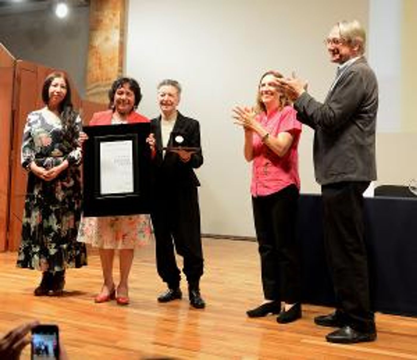 México Me Quiere Y Eso Me Causa Un Reconfortante Sosiego: Bárbara Jacobs  Image