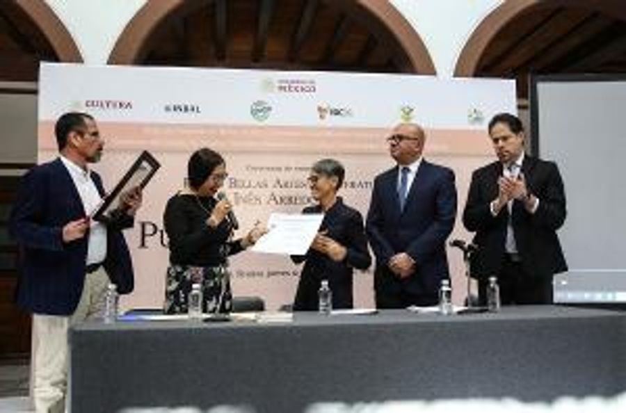 Pura López Colomé Recibió El Premio Bellas Artes Inés Arredondo Por Su Amplia Ruta Literaria Image