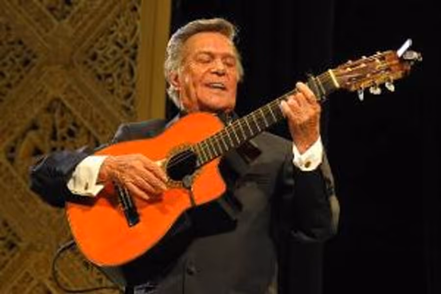 La Música Romántica De Luto Por La Partida De Chamín Correa Image