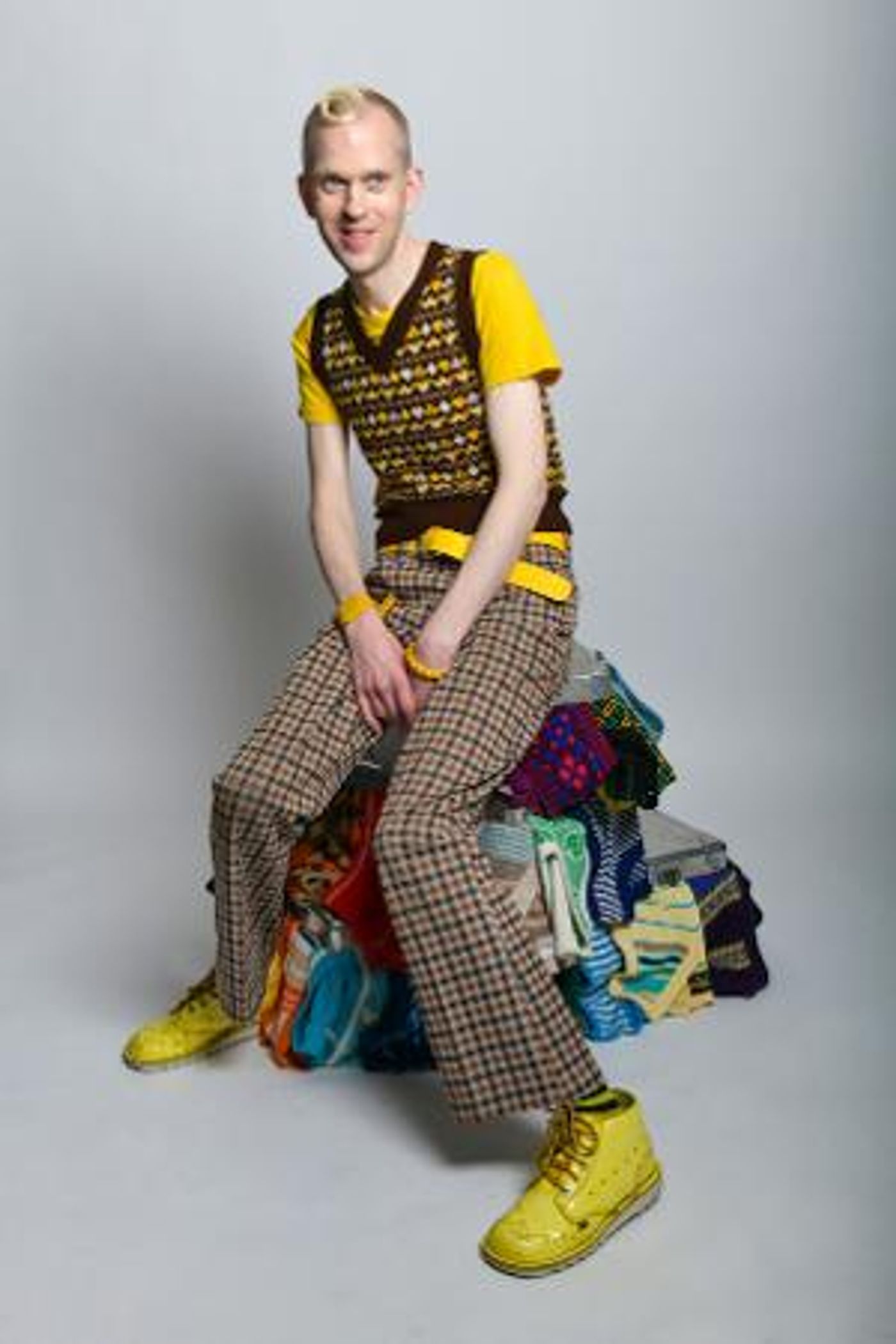 Robert White Announces London Show In June As Part Of 'The Tank Top Tour - TAKE 2'  Image