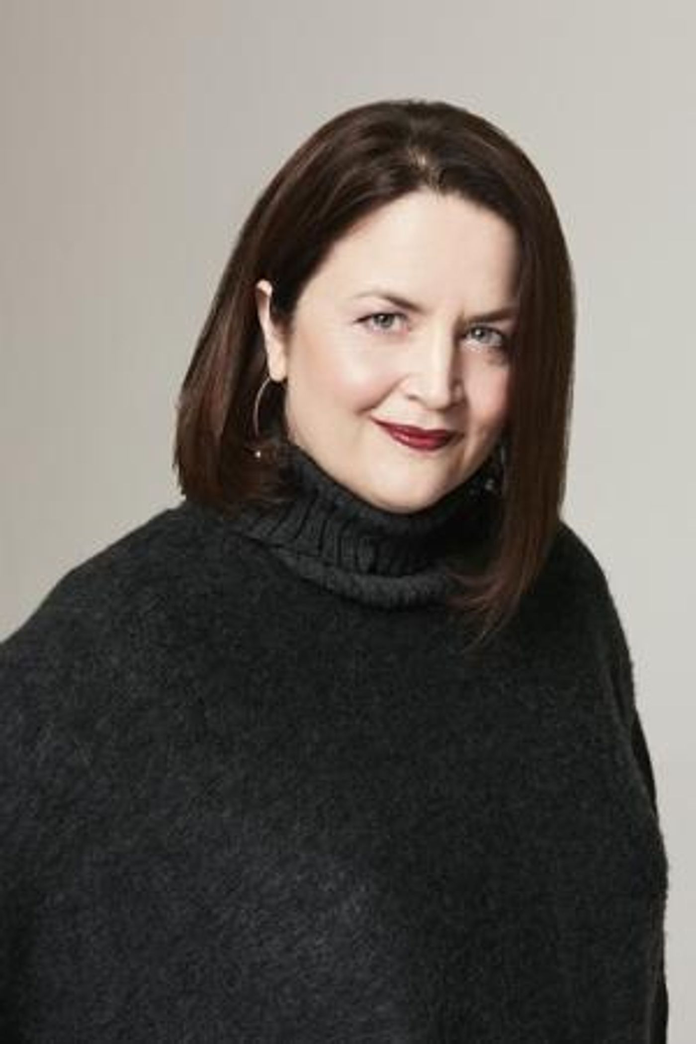 Ruth Jones Will Embark on US THREE LIVE Book Tour  Image