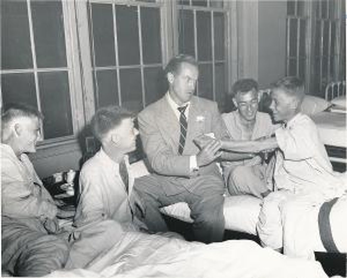 Bob Hope's Foundation Awards $250,000 Relief Grant For Veterans  Image