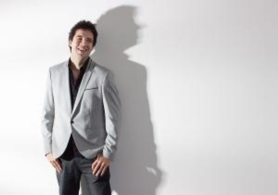 VIDEO: Dominic Ferris Creates Live Piano Request Shows  Image