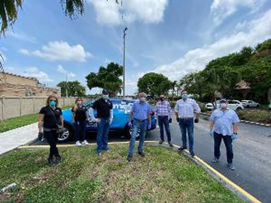 Spanish Broadcasting System And The Miami-Dade County Commissioner Deliver Sweet Treats to Seniors Image