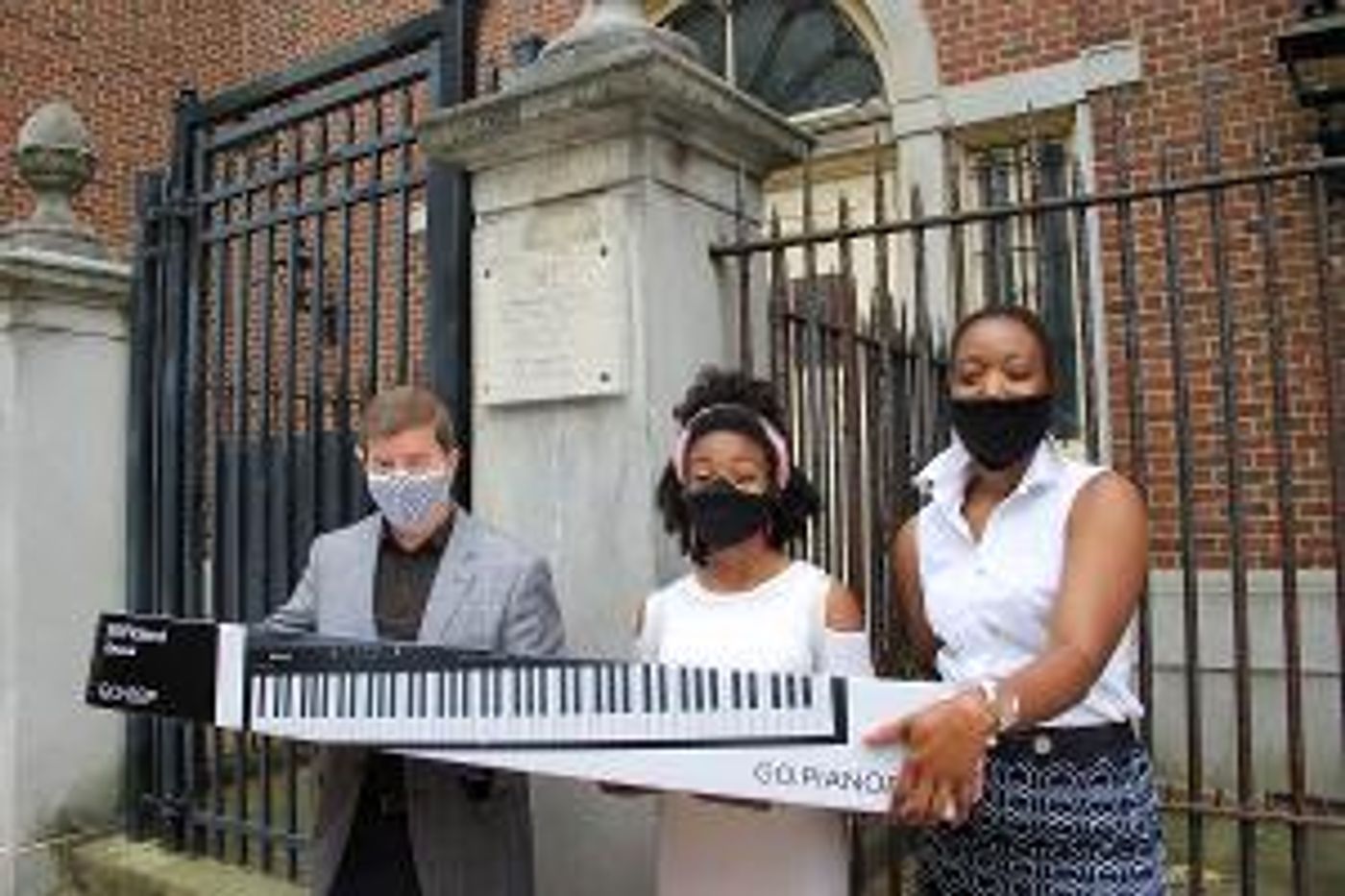Jacobs Music Company Donates Keyboard To Settlement Music School Students  Image