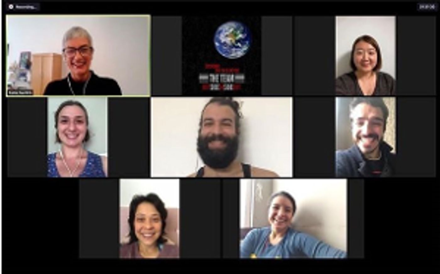 Projeto #OutSideInSideOut Mostra Encontros Com Elencos De CHICAGO De 12 Países  Image