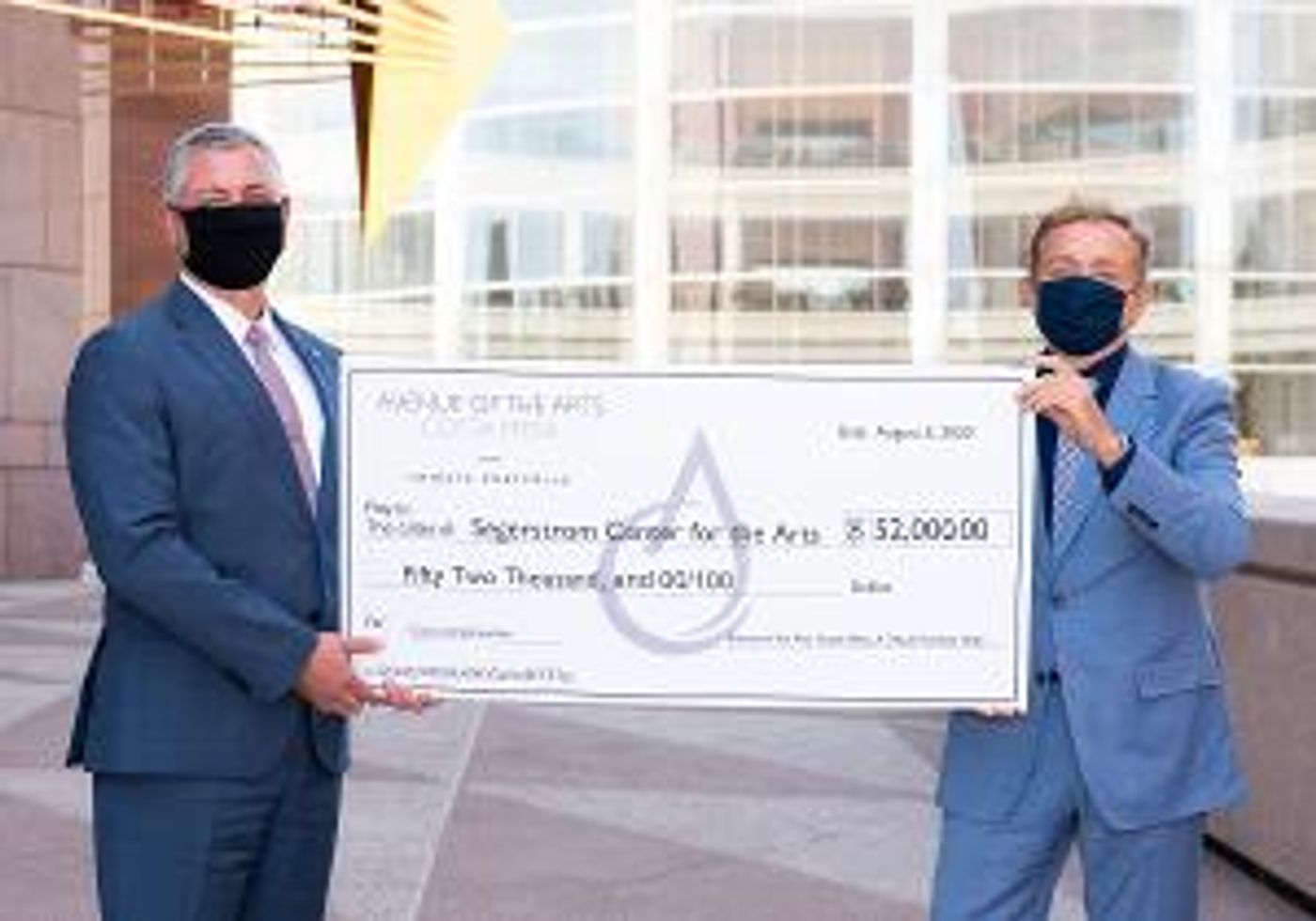 Avenue Of The Arts Costa Mesa Hotel Presents Large Check To Support Online Arts Experiences Through Segerstrom Center  Image