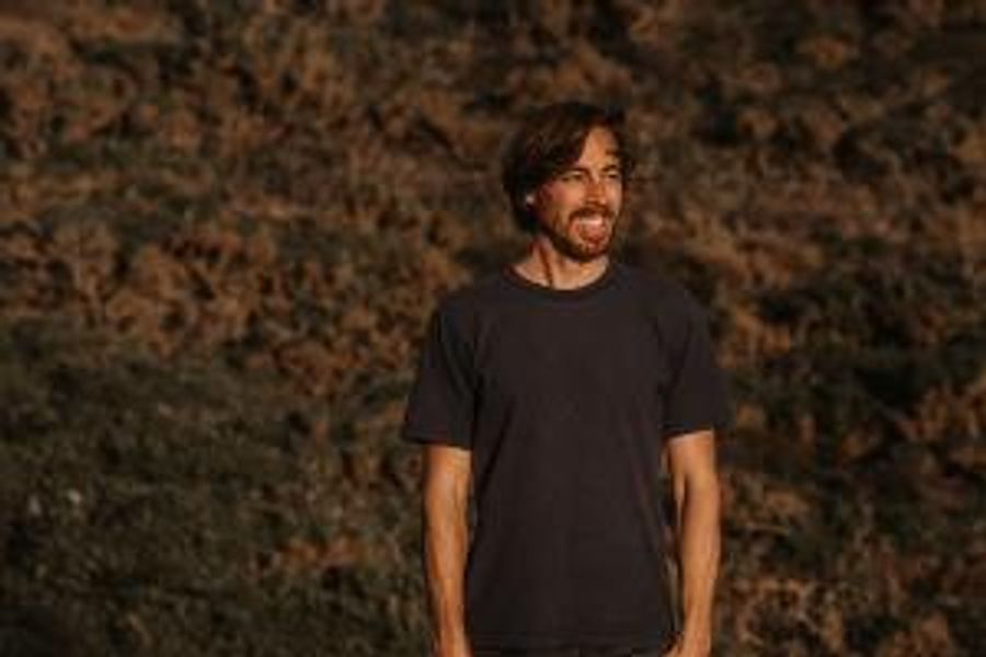 Viral Spotify Artist Nick Kingswell Performs Warming Indie Folk Image