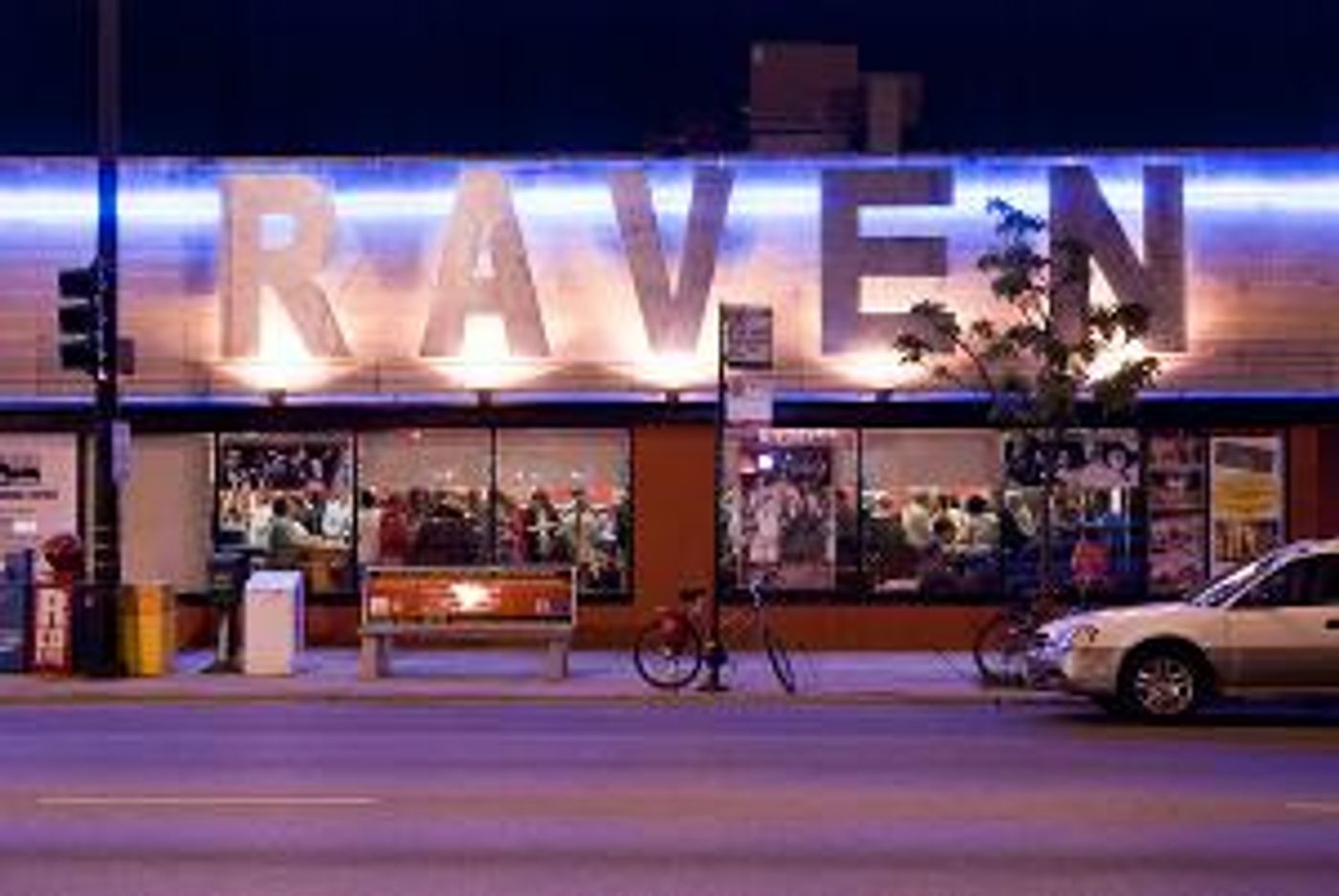 Raven Theatre Presents FRIDAY NIGHTS AT RAVEN Free Outdoor Summer Events  Image